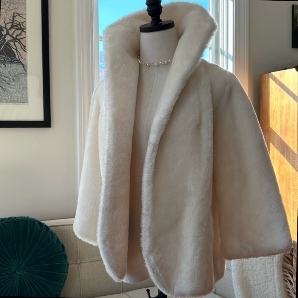BORGANA Vintage & Gorgeous Faux Fur Jacket in Cream